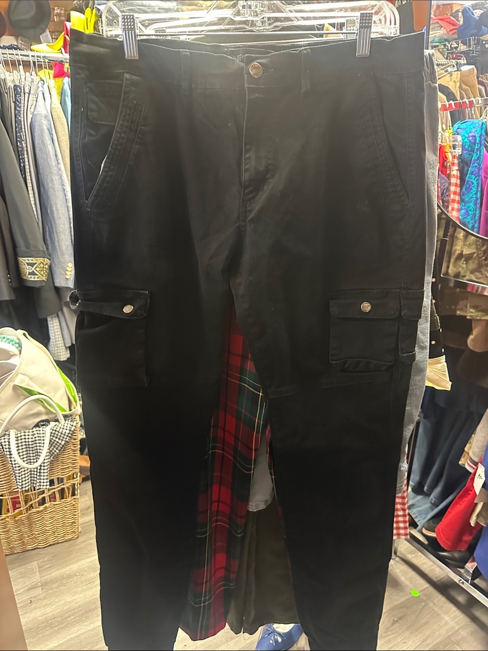 Men's Black Cargo Pants with Multiple Utility Pockets